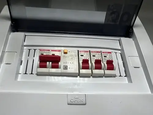 4378ec 24ba7659226c44659a82dda47c4b7f0a mv2