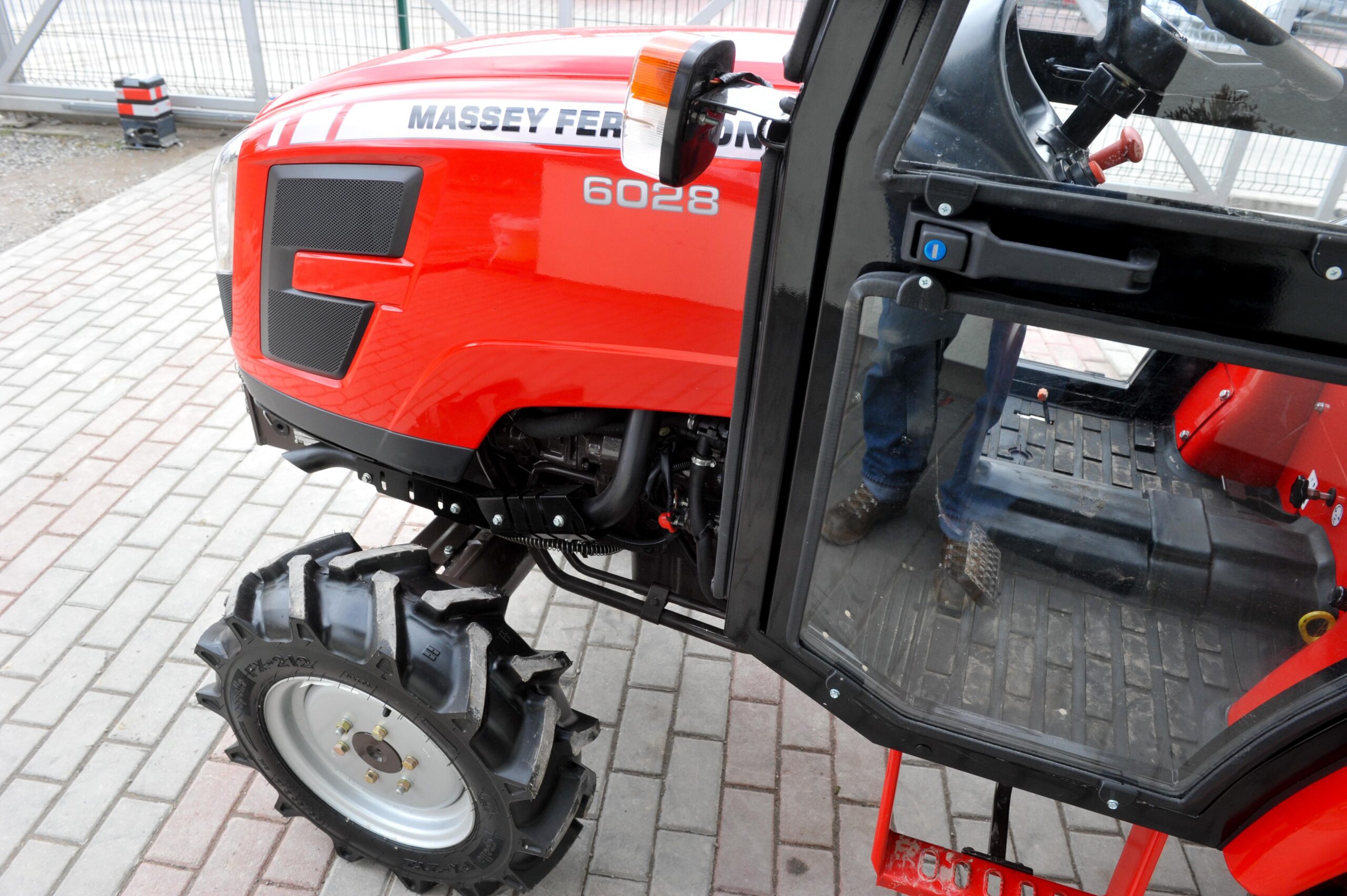 Massey FergusonMF6028 – Image 10