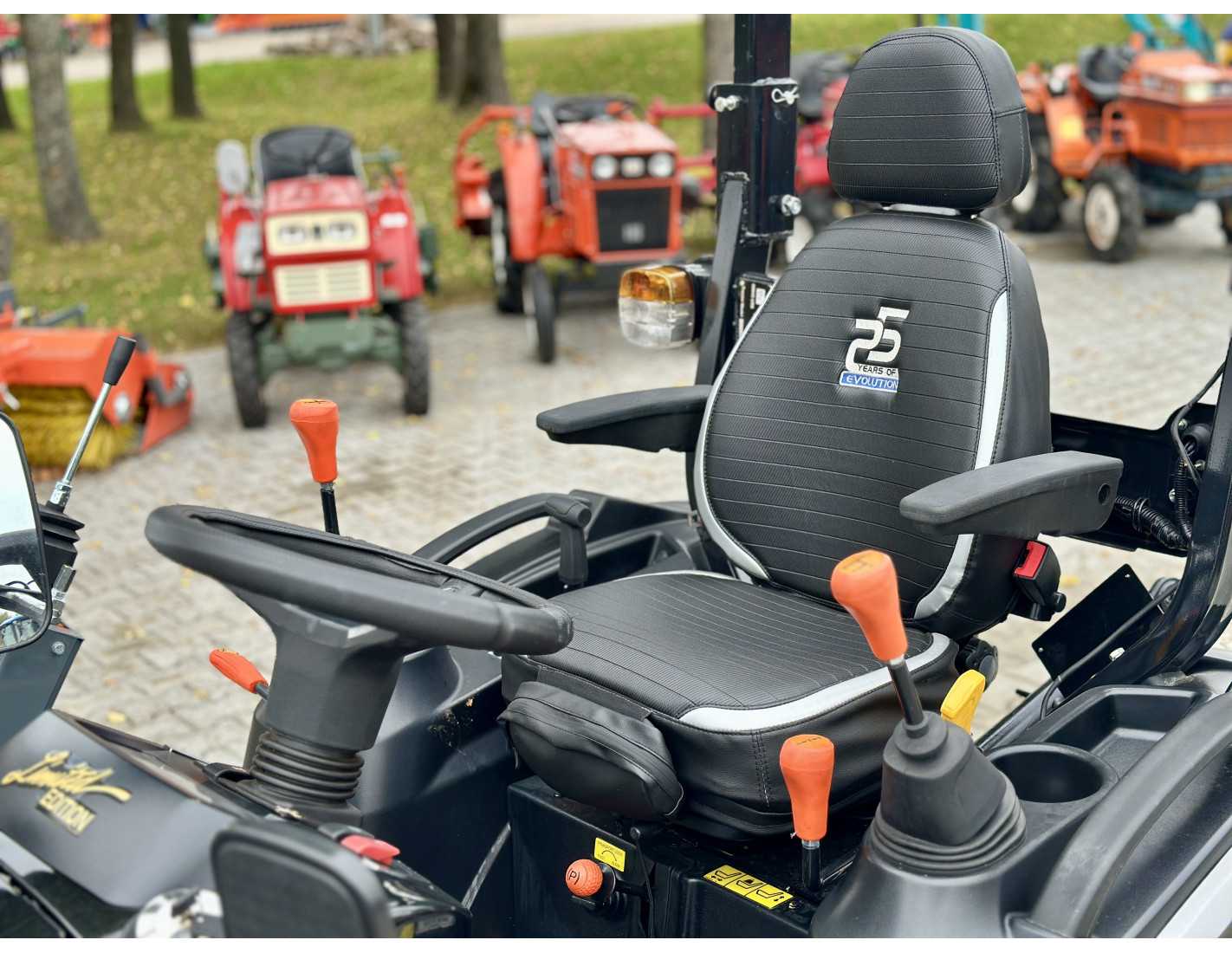 SOLIS S26 (9+9) avec chargeur frontal (édition limitée) – Image 13